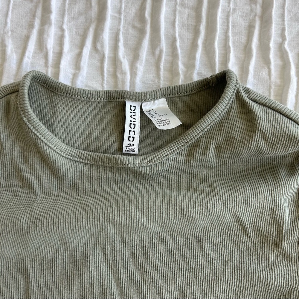 H&M - Green Ribbed T-Shirt - Picture 3 of 3